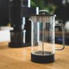 french press na stole